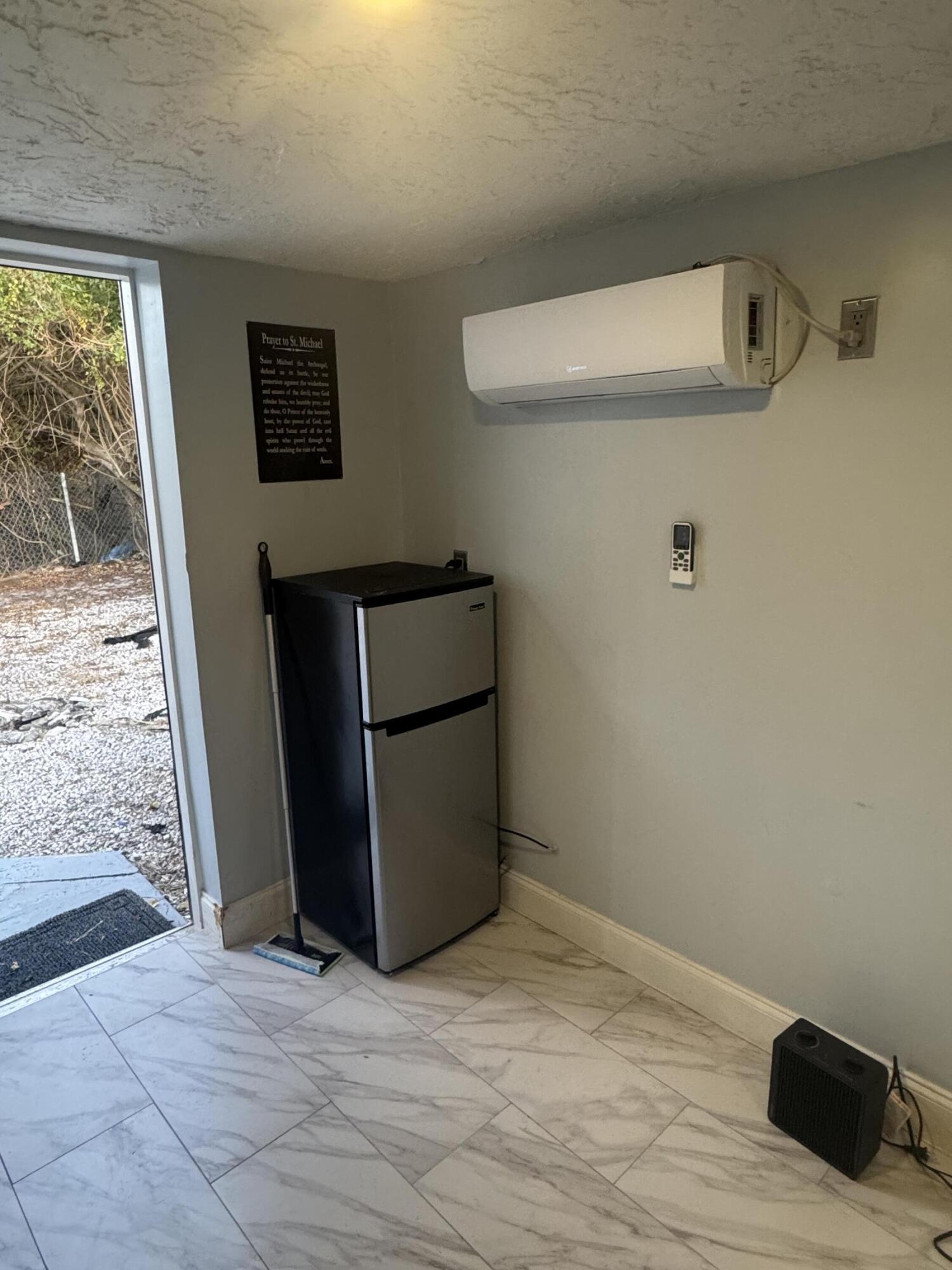 173 West 16th Street Riviera Beach, FL 33404 - Photo 4 of 9 IMG_0485