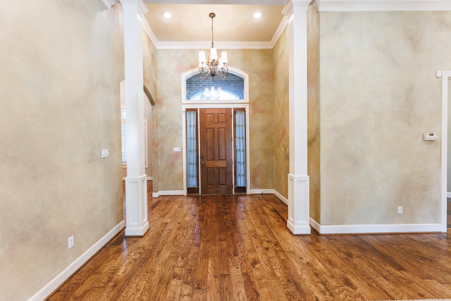 9809 Topeka Avenue Lubbock, TX 79424 - Photo 8 of 87 Entry Way