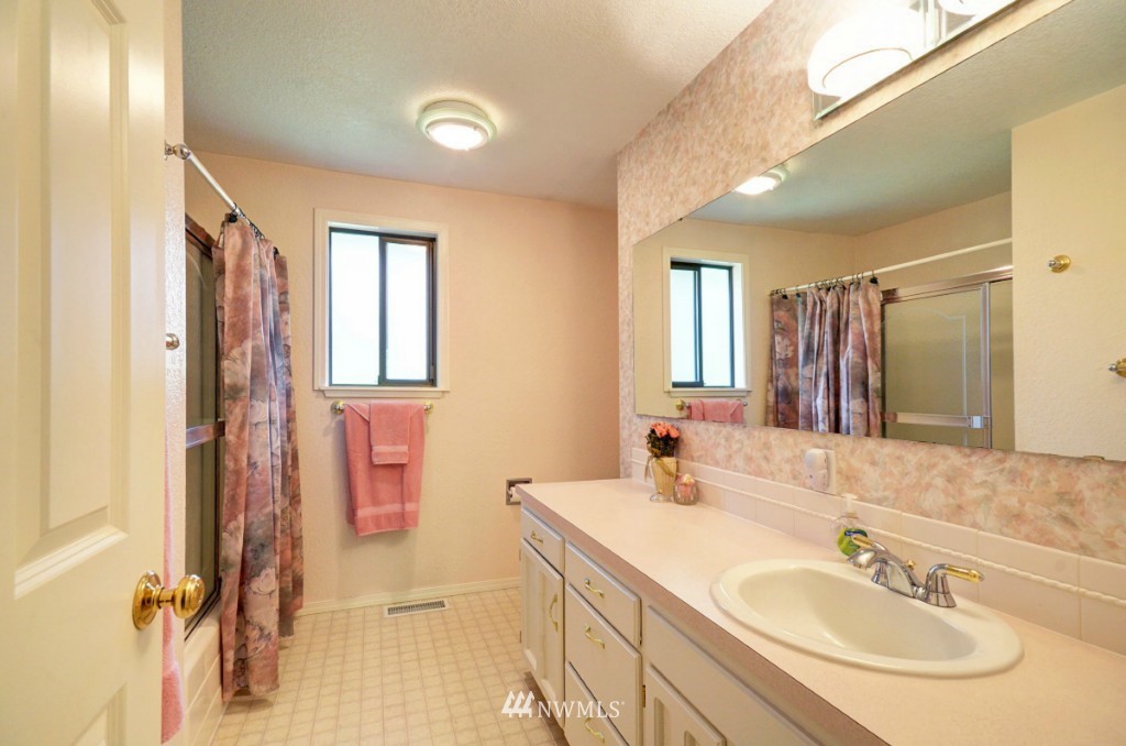 23517 53rd Avenue Southeast Bothell, WA 98021 - Photo 15 of 20