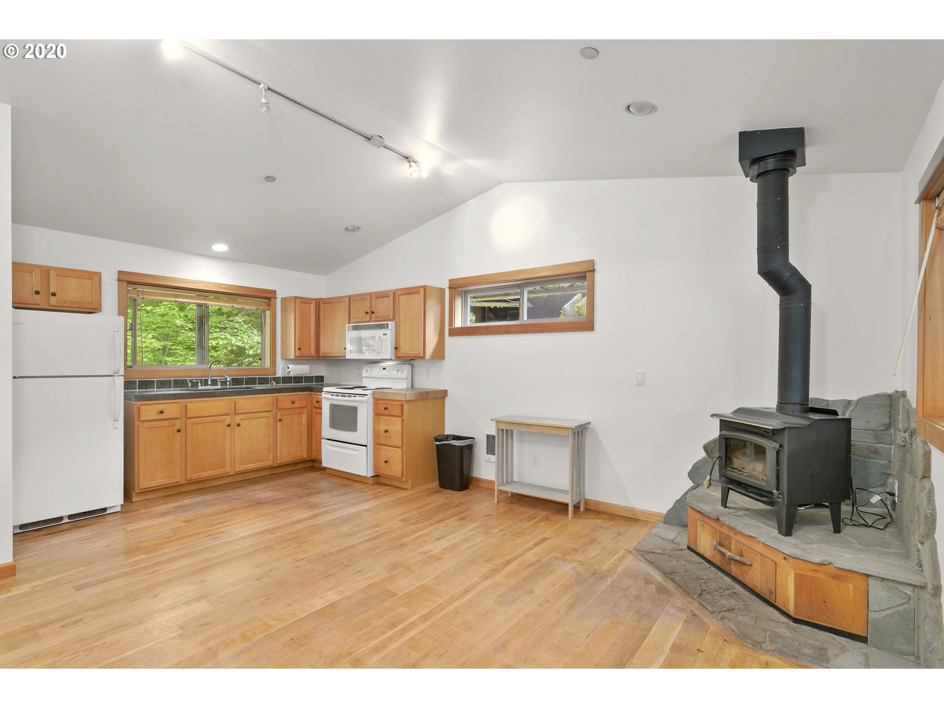 4275 Southwest Halcyon Road Tualatin, OR 97062 - Photo 4 of 17 Gallery Image 4
