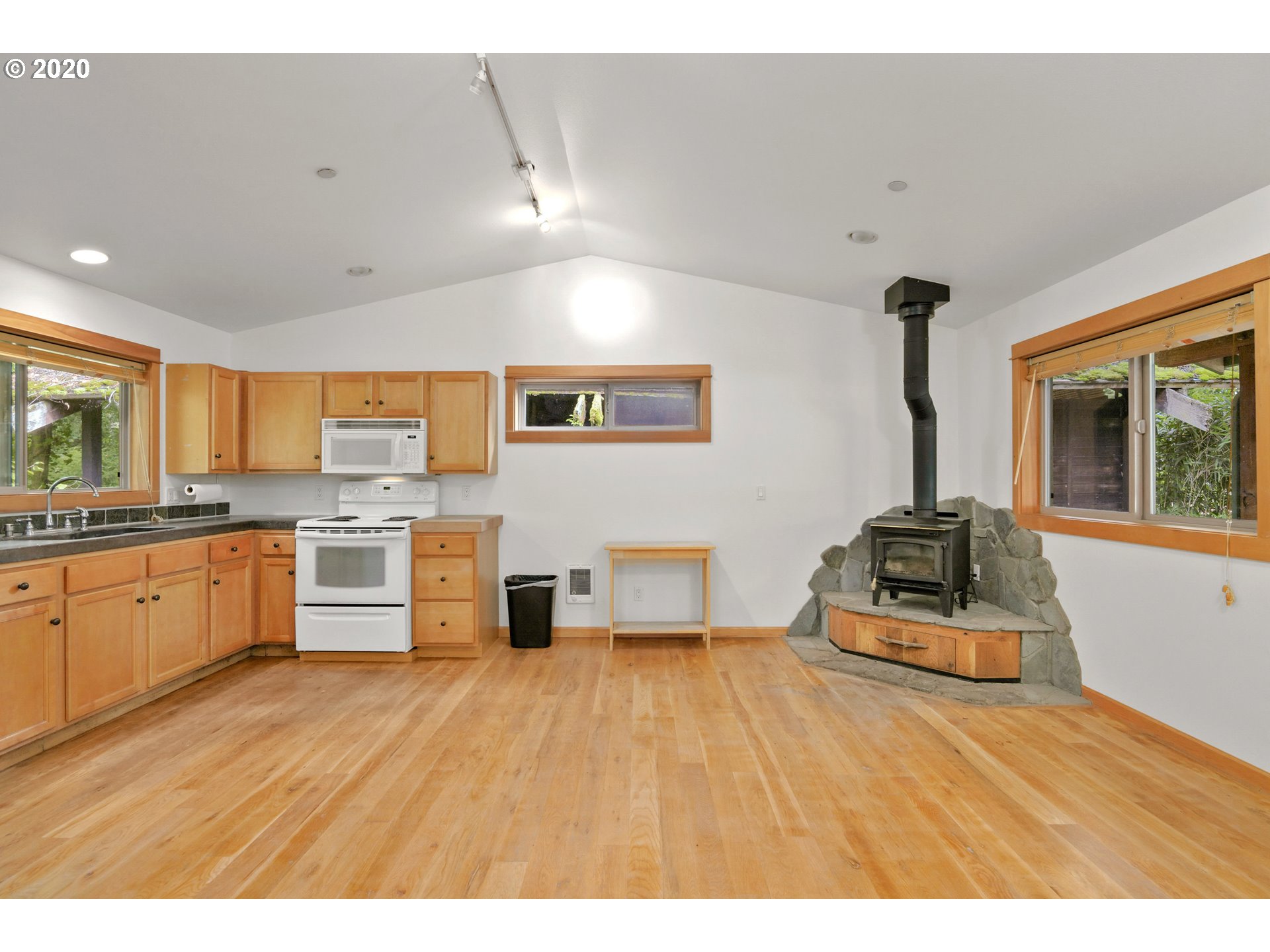 4275 Southwest Halcyon Road Tualatin, OR 97062 - Photo 5 of 17 Gallery Image 5