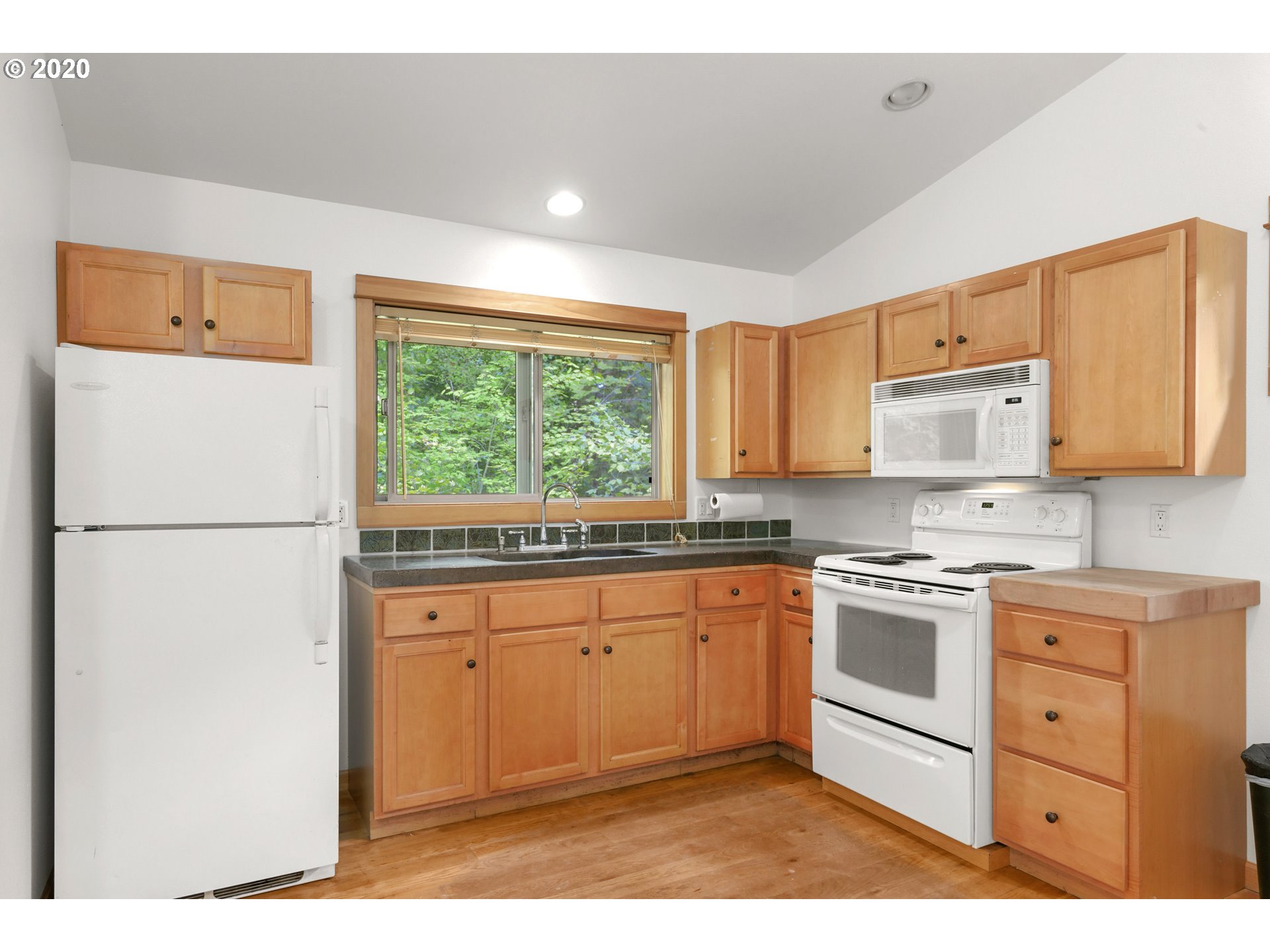 4275 Southwest Halcyon Road Tualatin, OR 97062 - Photo 7 of 17 Gallery Image 7