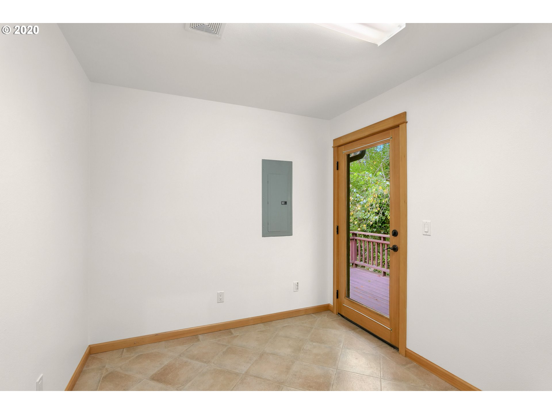 4275 Southwest Halcyon Road Tualatin, OR 97062 - Photo 9 of 17 Gallery Image 9