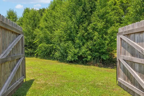 $289,900 | 565 Oakmont Drive, Clarksville, TN 37042
