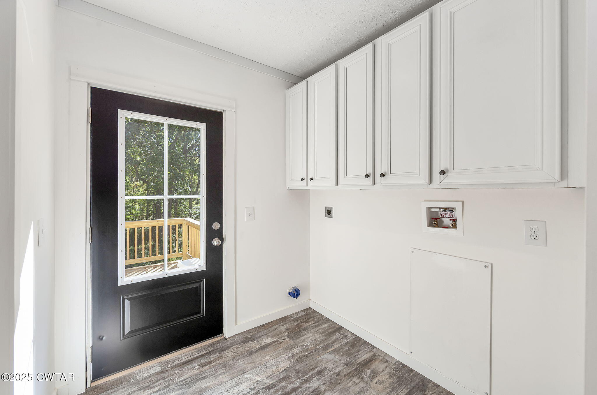 2885 Old Friendship Road Finger, TN 38334 - Photo 14 of 50 a view of an empty room with a window