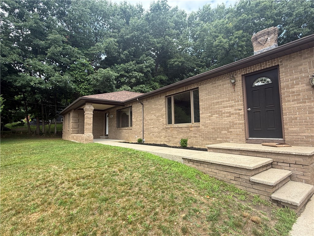 161 Council Rock Road Cranston, RI 02921 - Photo 2 of 31