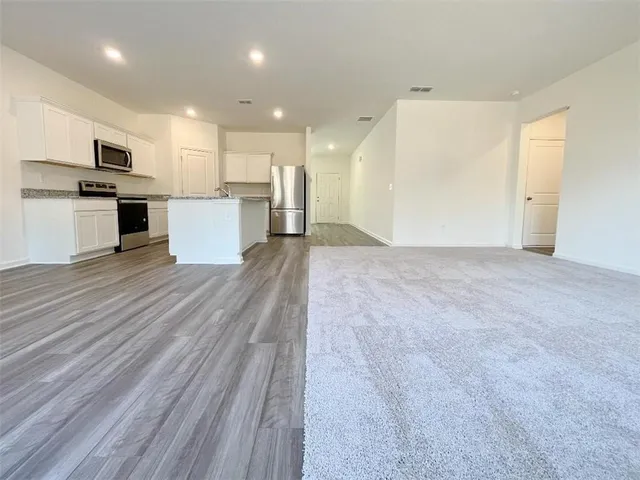 $2,300 | 473 Bentwater Way, Hoschton, GA 30548