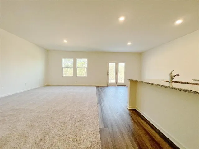 $2,300 | 473 Bentwater Way, Hoschton, GA 30548