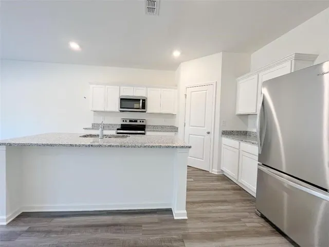 $2,300 | 473 Bentwater Way, Hoschton, GA 30548