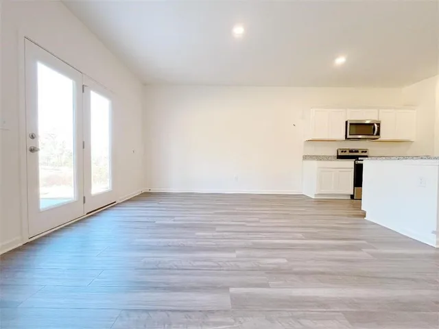 $2,300 | 473 Bentwater Way, Hoschton, GA 30548