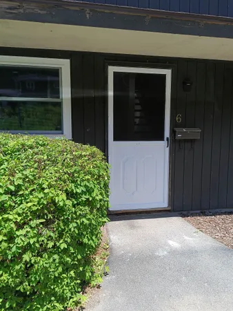 $210,000 | 40 Brookside Drive, Unit 6, Brattleboro, VT 05301