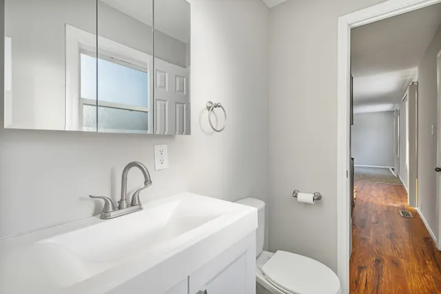 $270,000 | 424 Kenyon Avenue, Romeoville, IL 60446