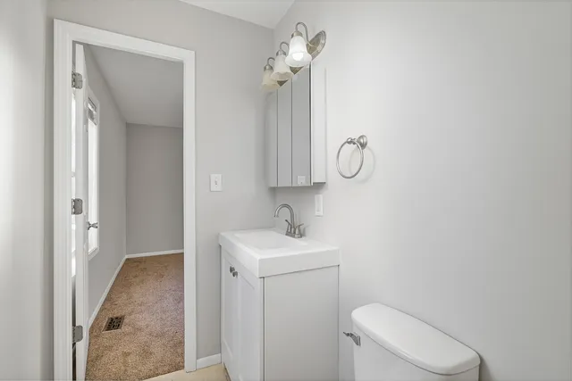 $270,000 | 424 Kenyon Avenue, Romeoville, IL 60446