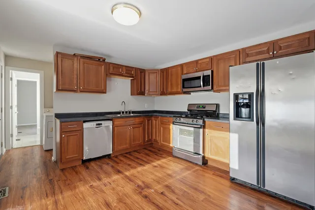 $270,000 | 424 Kenyon Avenue, Romeoville, IL 60446