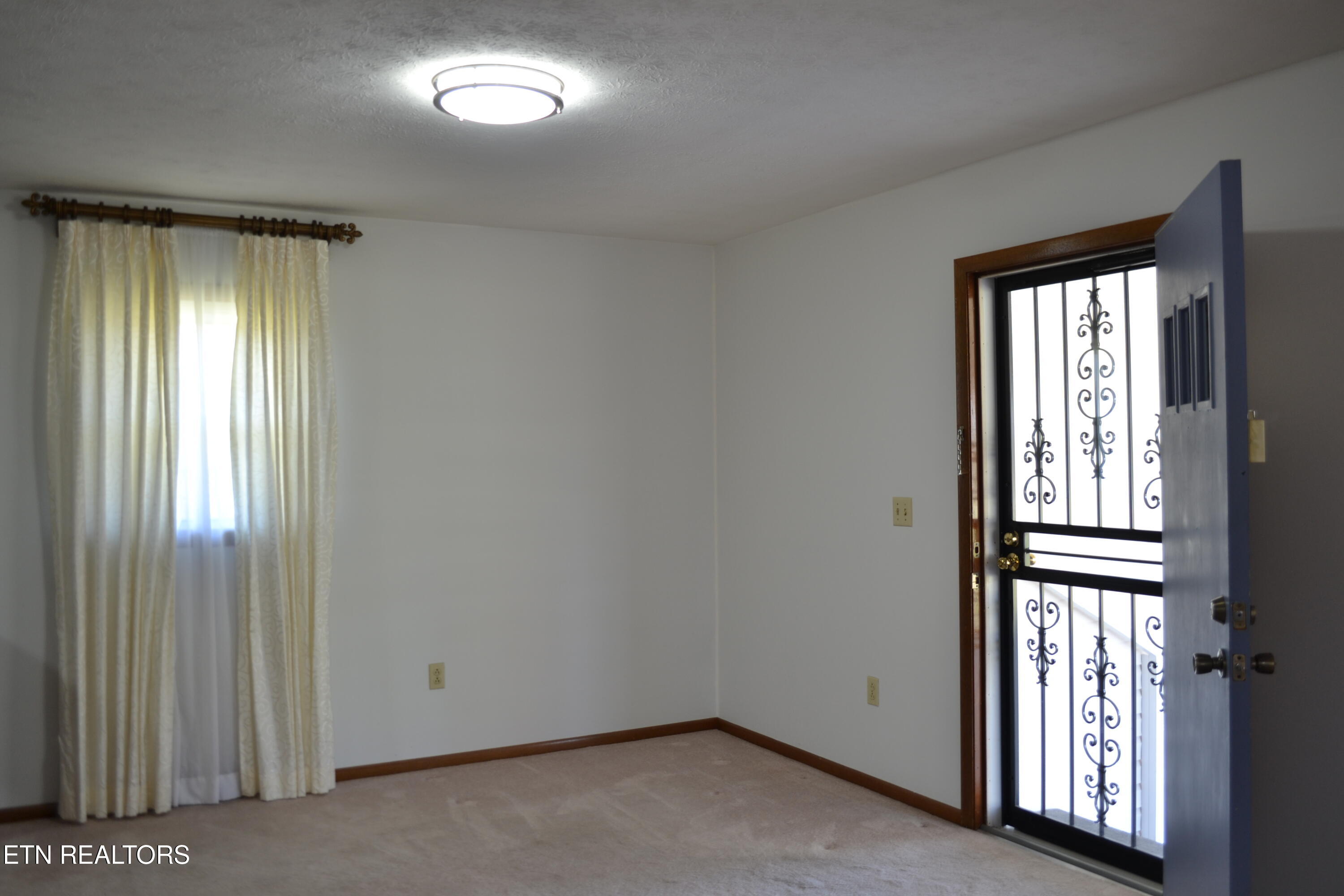 360 Sharp Acres Road Jacksboro, TN 37757 - Photo 12 of 37 Dining Area