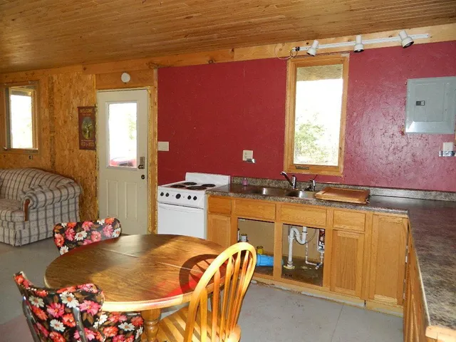 $250,000 | 9372 County Road 32 West, Loman, MN 56654