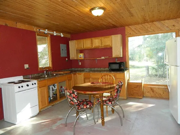 $250,000 | 9372 County Road 32 West, Loman, MN 56654