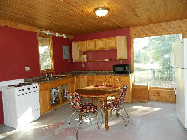 $250,000 | 9372 County Road 32 West, Loman, MN 56654