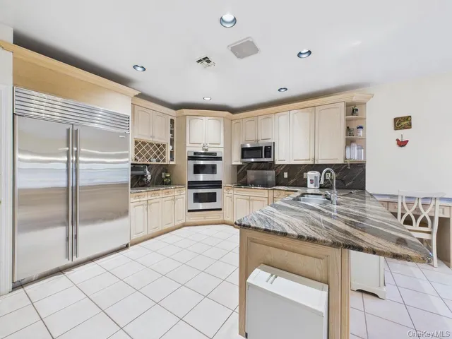 $2,150,000 | 428 Toftree Court, Roslyn, NY 11576