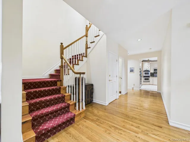 $2,150,000 | 428 Toftree Court, Roslyn, NY 11576