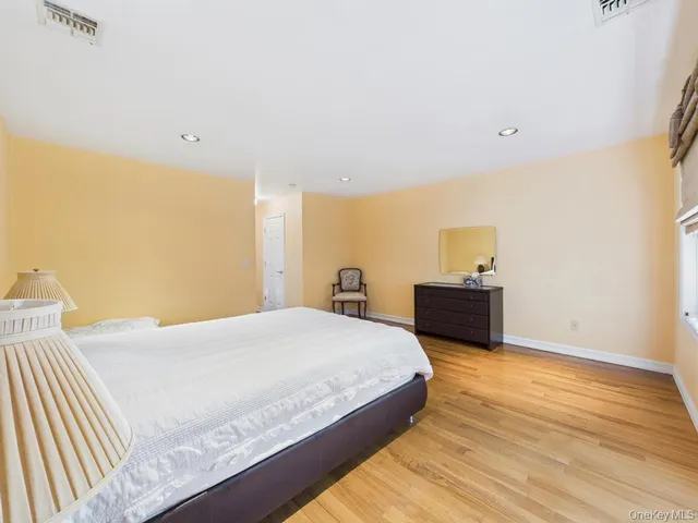 $2,150,000 | 428 Toftree Court, Roslyn, NY 11576