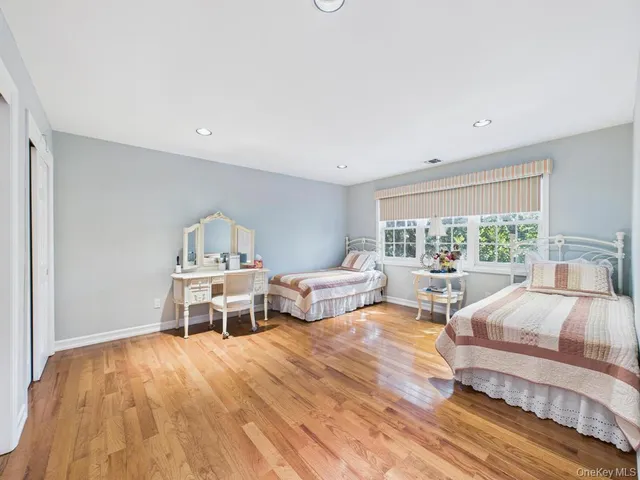 $2,150,000 | 428 Toftree Court, Roslyn, NY 11576