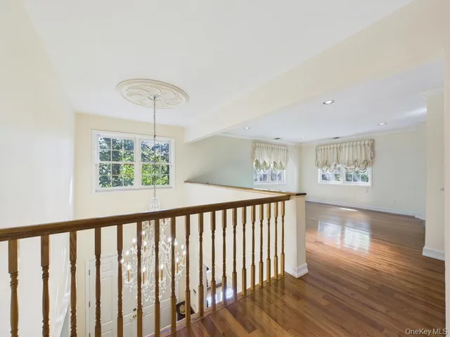 $2,150,000 | 428 Toftree Court, Roslyn, NY 11576