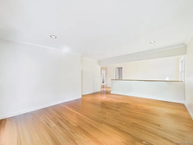 $2,150,000 | 428 Toftree Court, Roslyn, NY 11576