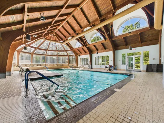 $2,150,000 | 428 Toftree Court, Roslyn, NY 11576