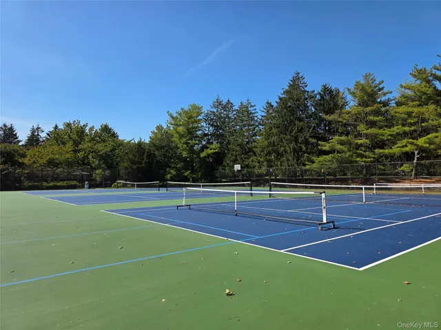 $2,150,000 | 428 Toftree Court, Roslyn, NY 11576