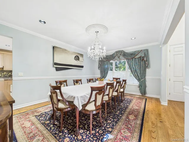 $2,150,000 | 428 Toftree Court, Roslyn, NY 11576