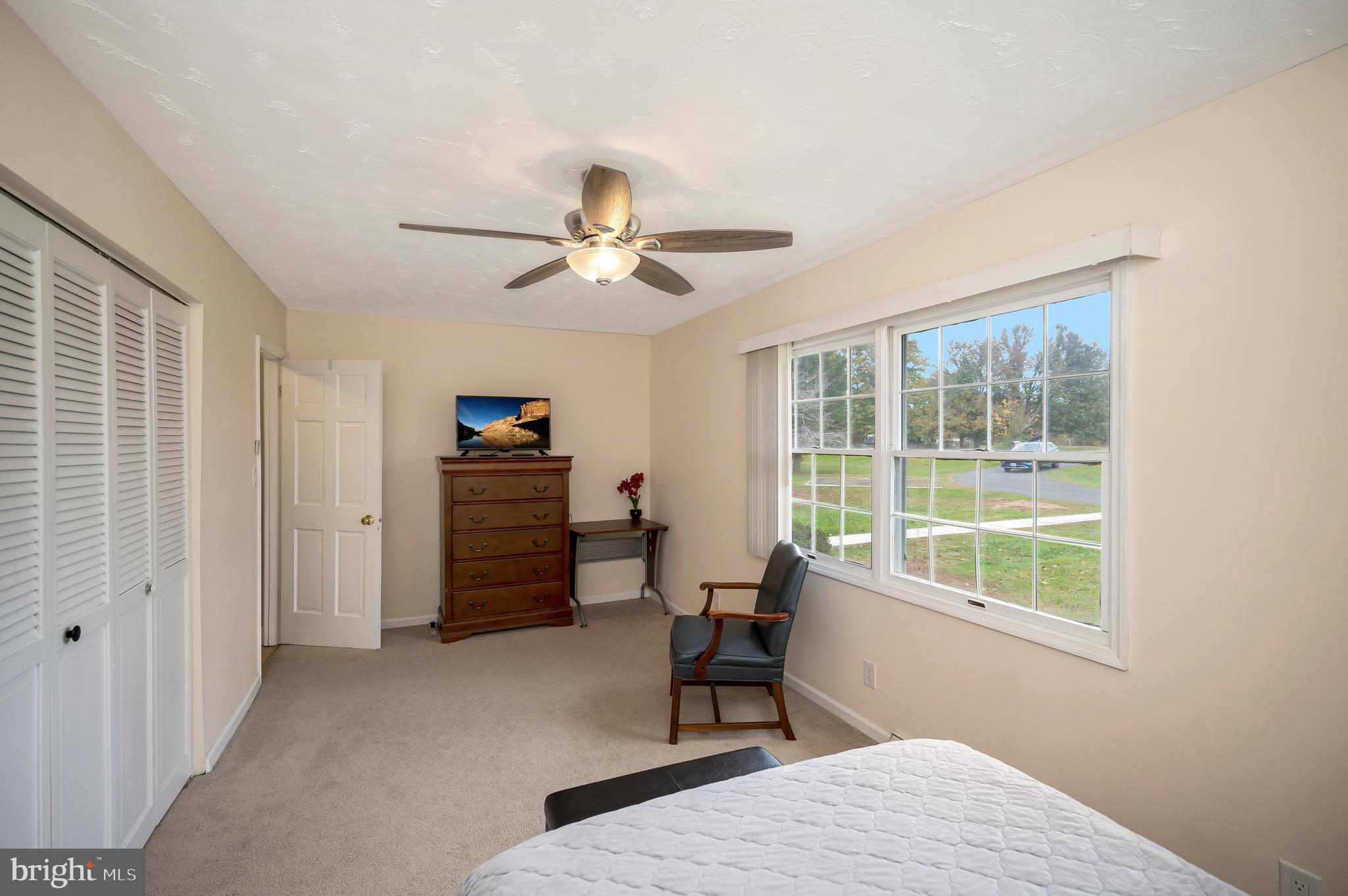 32480 Zoar Road Locust Grove, VA 22508 - Photo 17 of 37 Room for sitting area