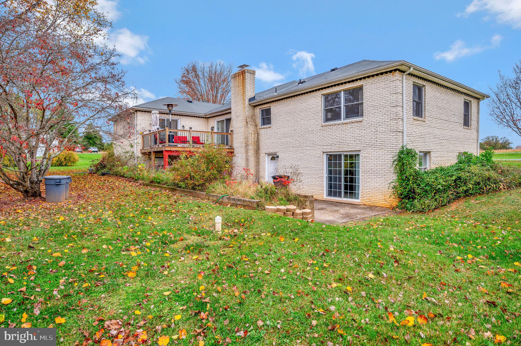 32480 Zoar Road Locust Grove, VA 22508 - Photo 34 of 37 Entertaining family and friends with ease.