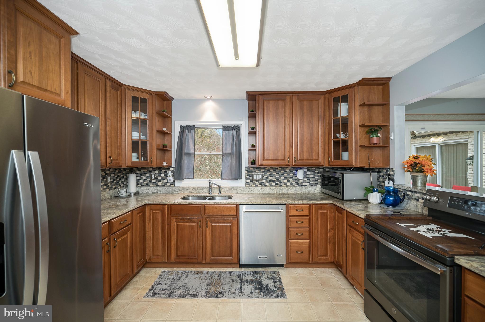 32480 Zoar Road Locust Grove, VA 22508 - Photo 8 of 37 Kitchen with ample storage.