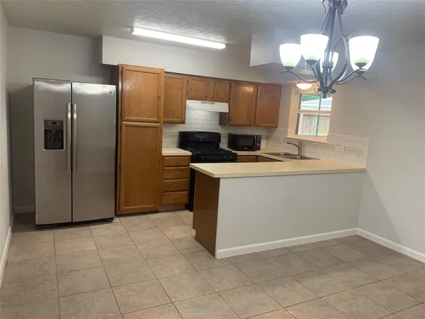 $1,900 | 417 Sikes Street, Houston, TX 77018