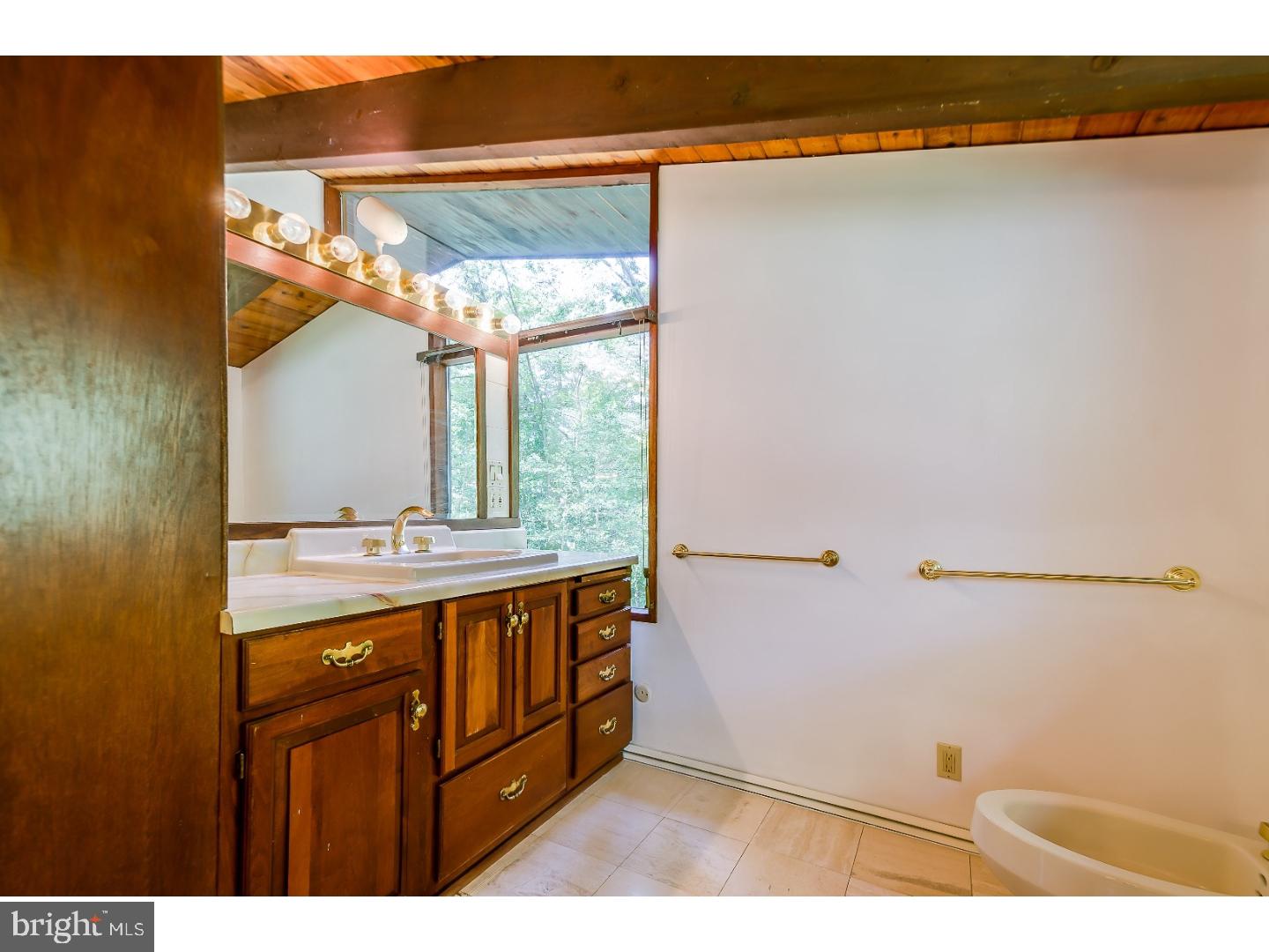 304 Irick Road Westampton, NJ 08060 - Photo 15 of 25 Master Bathroom