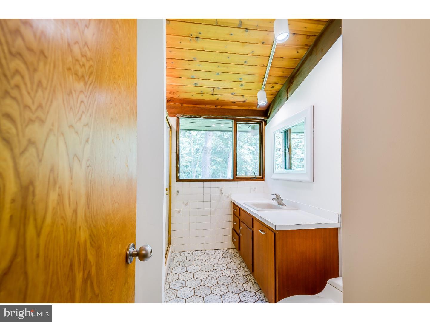 304 Irick Road Westampton, NJ 08060 - Photo 17 of 25 Bathroom