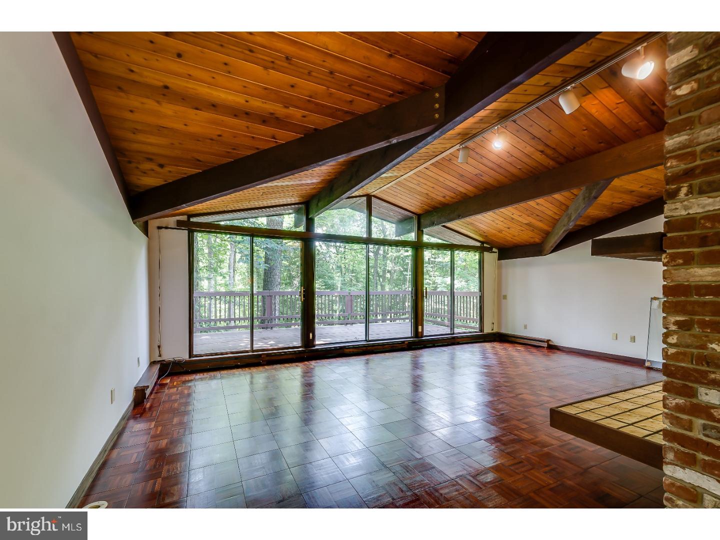 304 Irick Road Westampton, NJ 08060 - Photo 6 of 25 Living Room