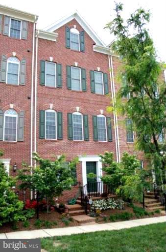 557 Cedar Spring Street Gaithersburg, MD 20877 - Photo 1 of 20 Exterior Main