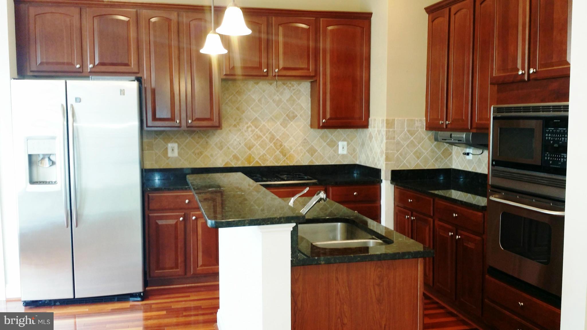 557 Cedar Spring Street Gaithersburg, MD 20877 - Photo 12 of 20 Kitchen