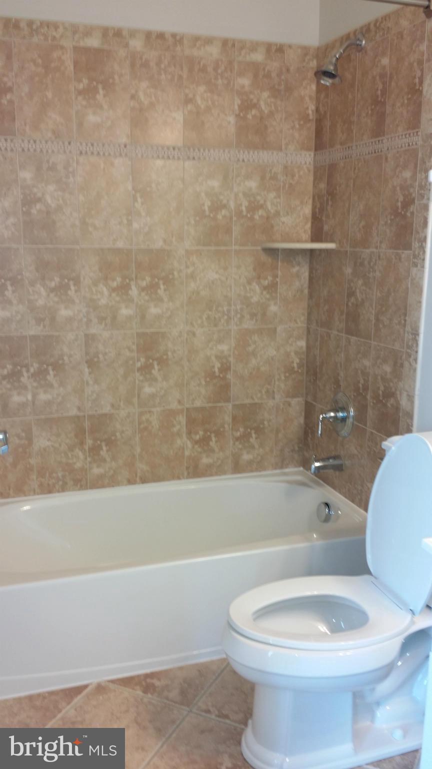557 Cedar Spring Street Gaithersburg, MD 20877 - Photo 16 of 20 Bath