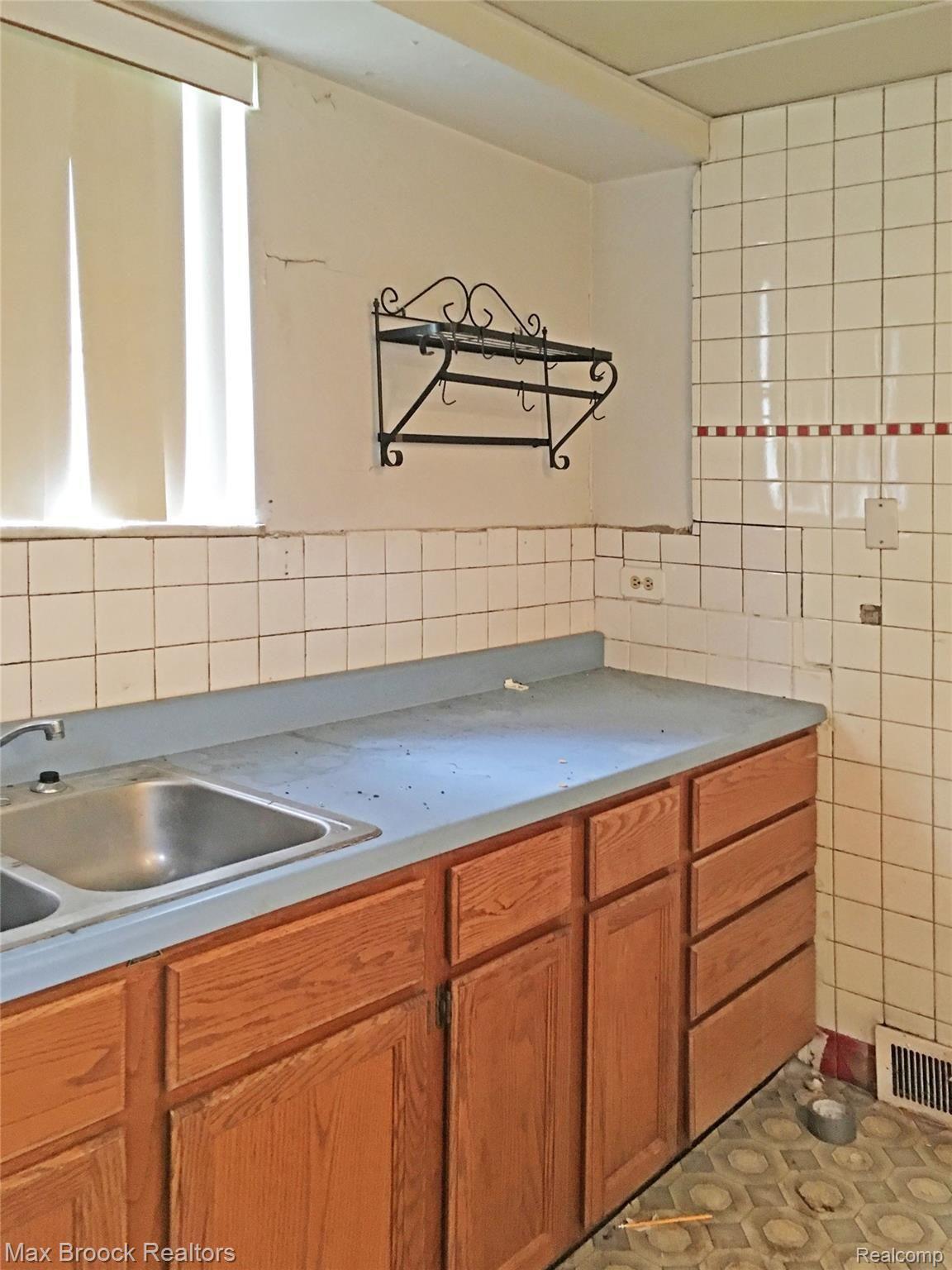 7411 West Seven Mile Road Detroit, MI 48221 - Photo 11 of 32 Kitchen Sink with Window