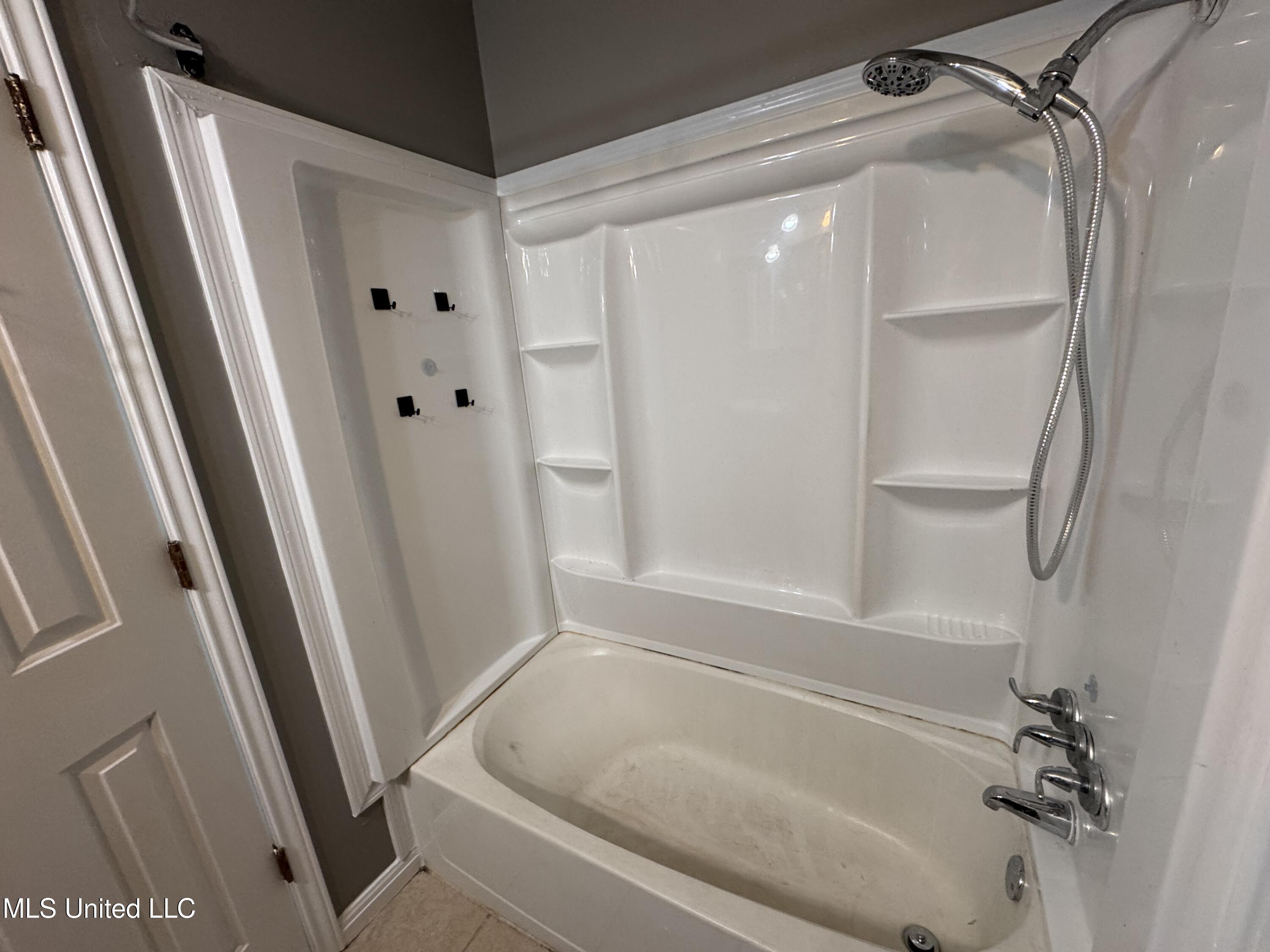 4907 Old Mobile Avenue Pascagoula, MS 39581 - Photo 17 of 33 IMG_9011