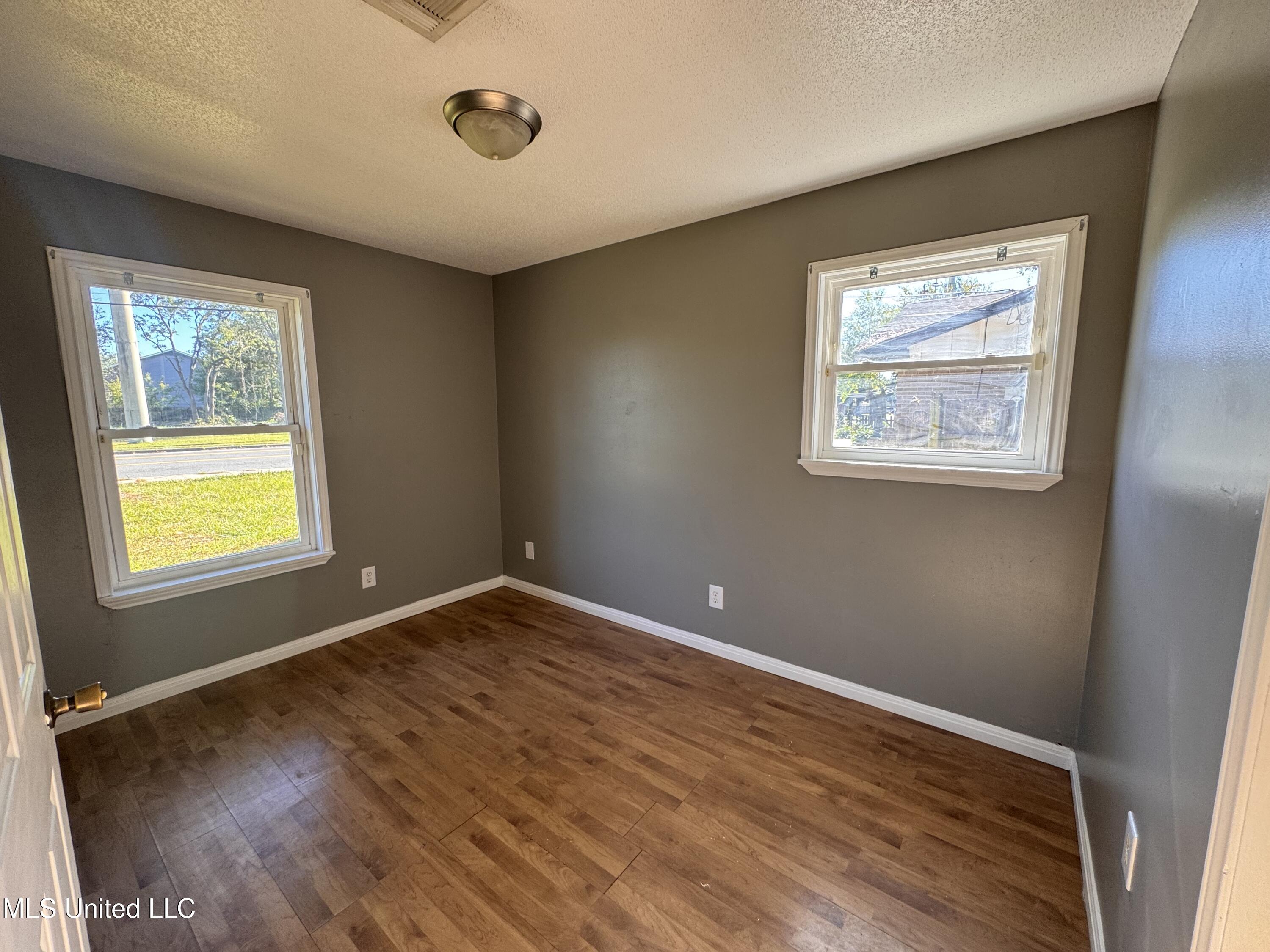 4907 Old Mobile Avenue Pascagoula, MS 39581 - Photo 21 of 33 IMG_9006