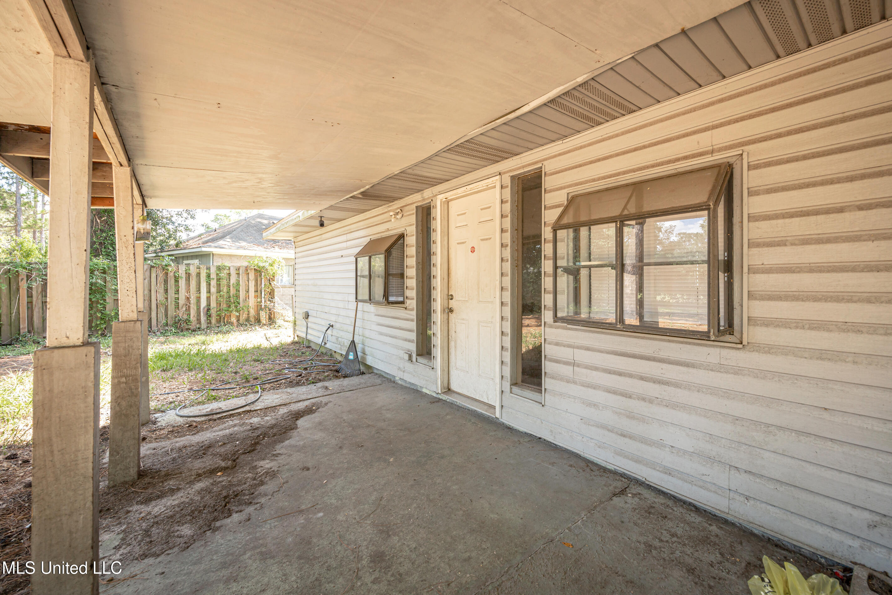 4907 Old Mobile Avenue Pascagoula, MS 39581 - Photo 5 of 33 IMG_8467