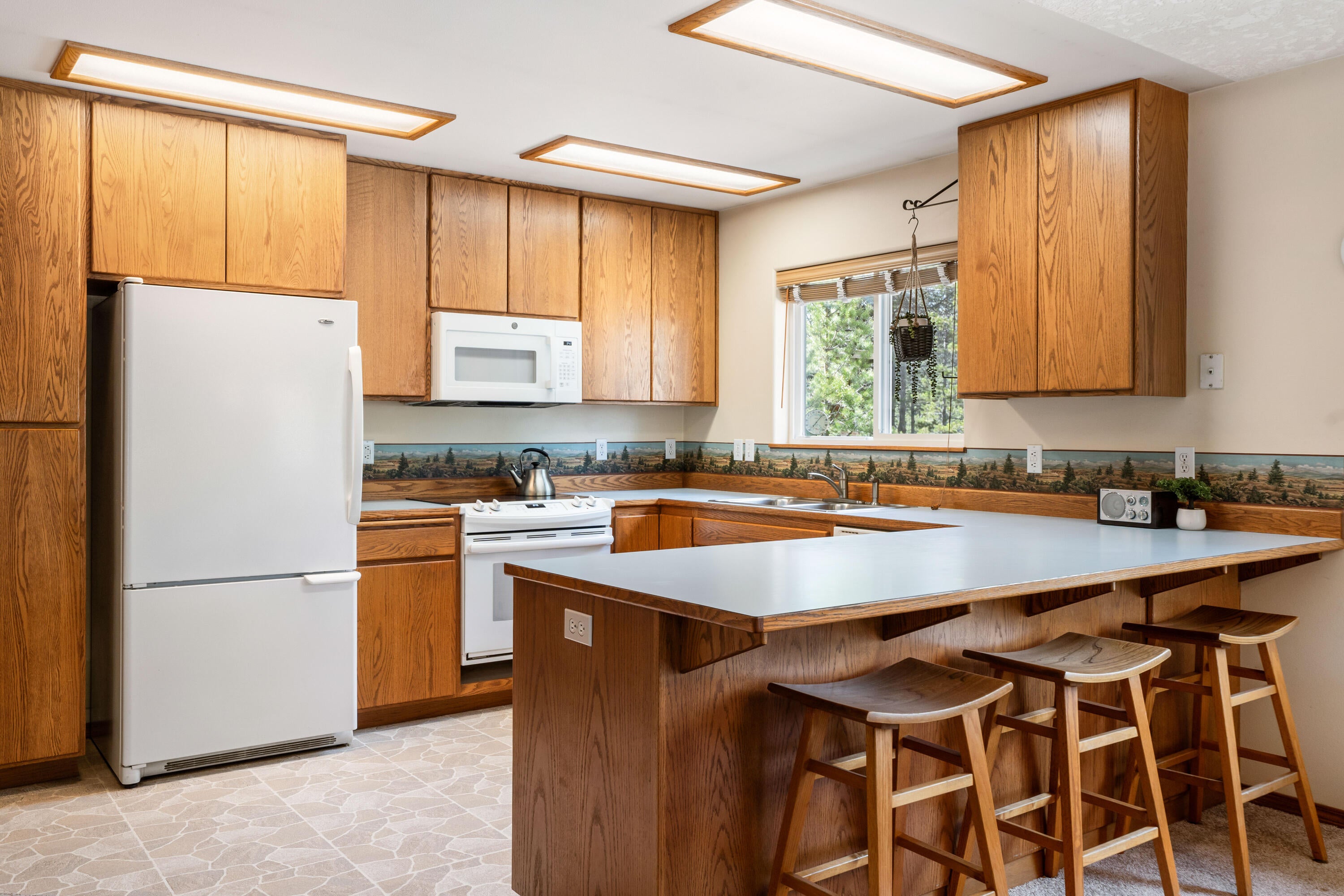 16545 Sprague Loop La Pine, OR 97739 - Photo 18 of 45 Spacious Kitchen