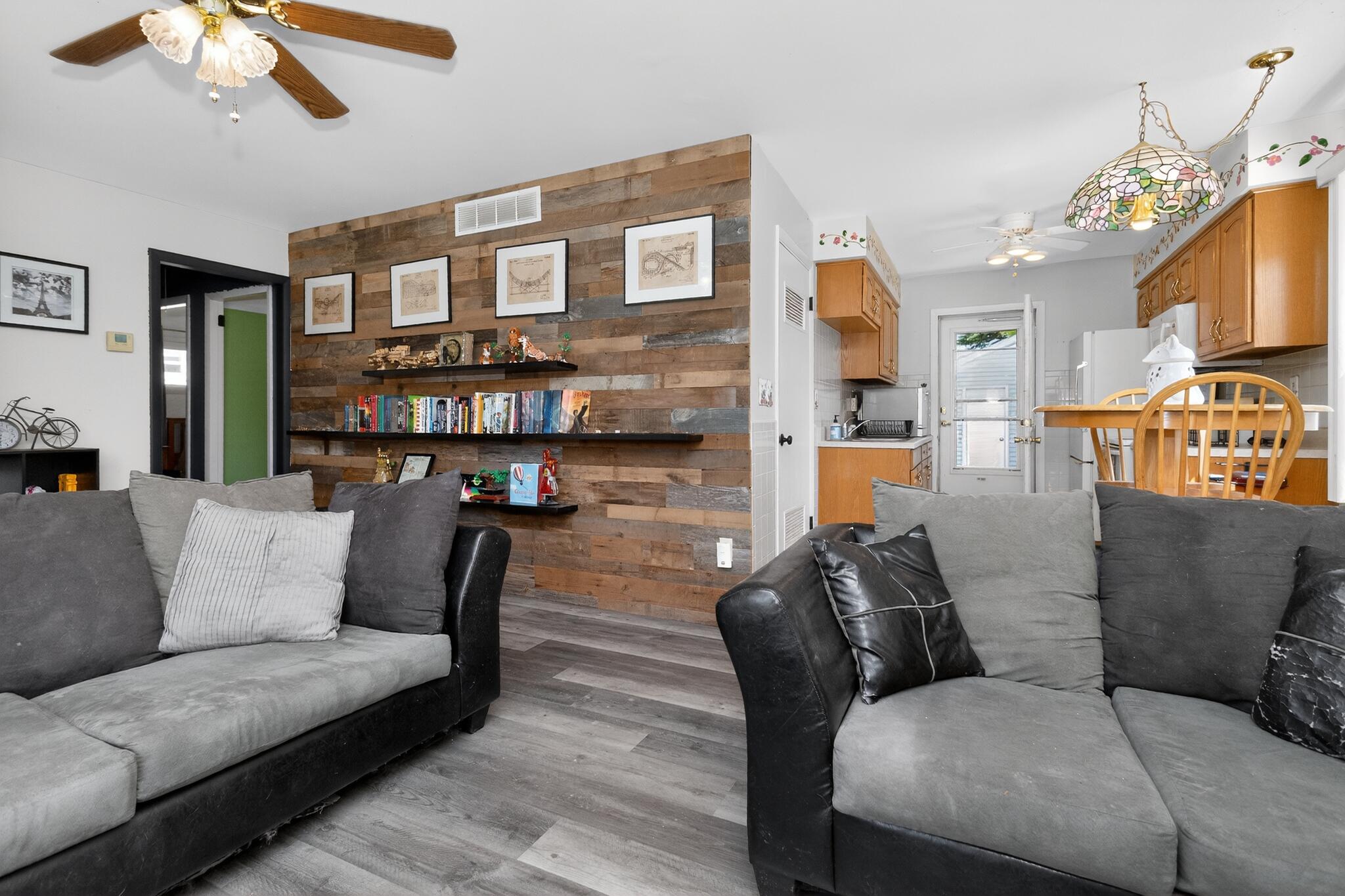 1618 East College Avenue Appleton, WI 54915 - Photo 3 of 18 Living Room