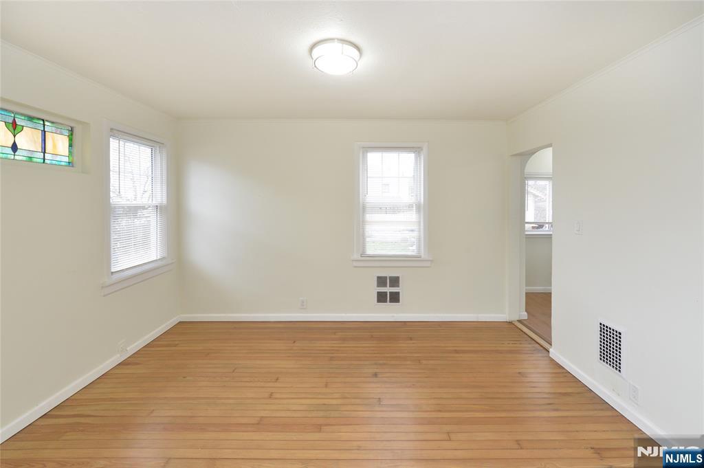 263 Sutton Avenue Hackensack, NJ 07601 - Photo 7 of 29