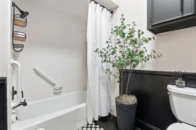 a bathroom with a toilet and a shower