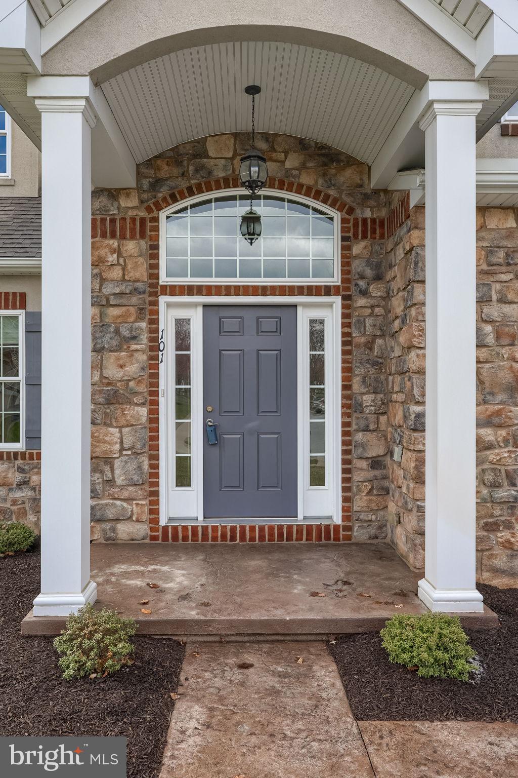 101 Baneberry Lane Lititz, PA 17543 - Photo 4 of 33